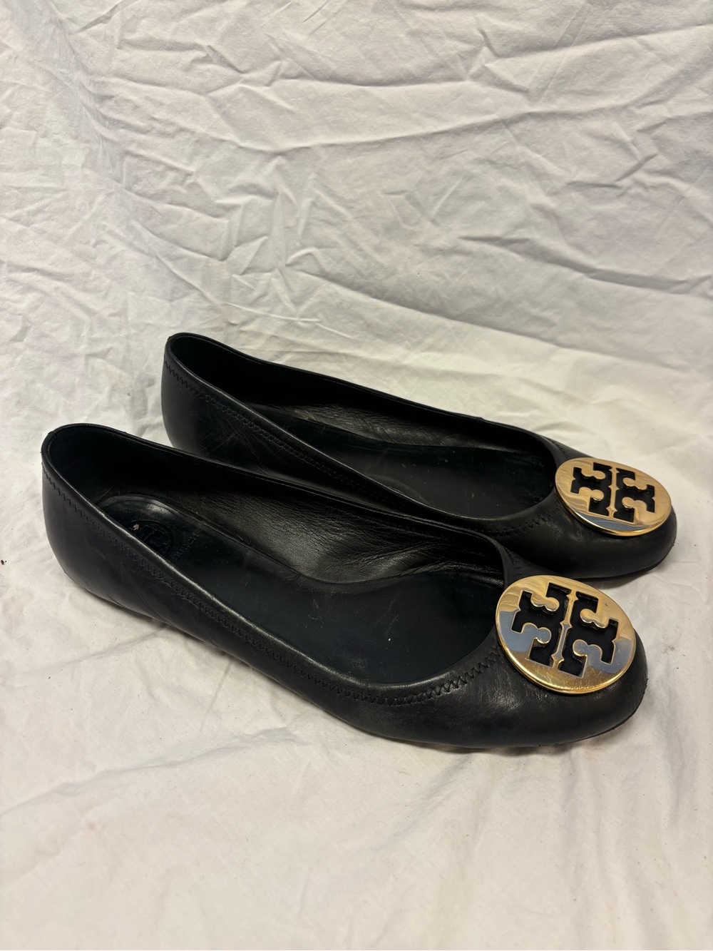 Tory Burch Black Leather Logo Medallion Flats | Size 9